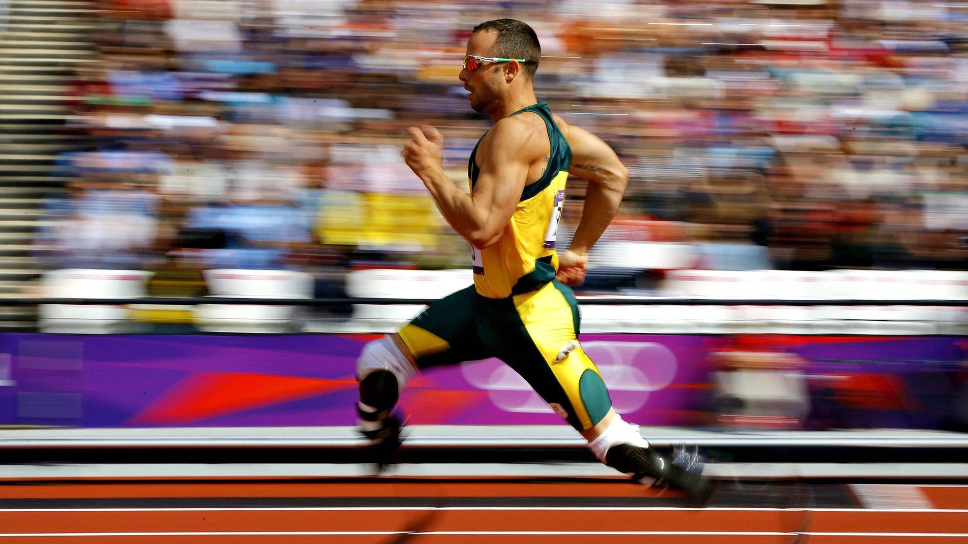 远射“星光闪耀”：足球场上的绝妙远射集锦，足球精彩远射视频